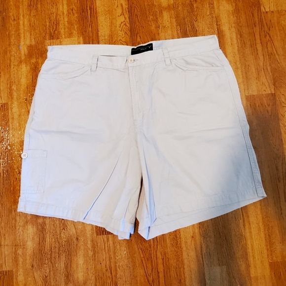 Women's plus size 20, Venezia brand, very light colored shorts - Picture 1 of 3